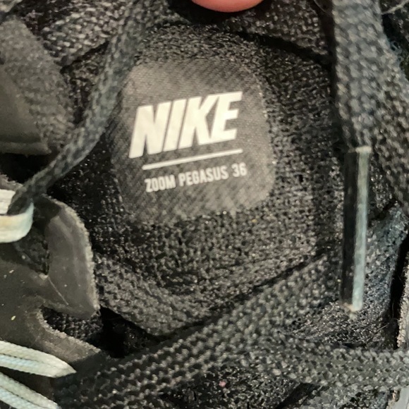 Size 8 Oakland Raiders black Nike tennis shoes Pegasus 36 - Picture 5 of 9